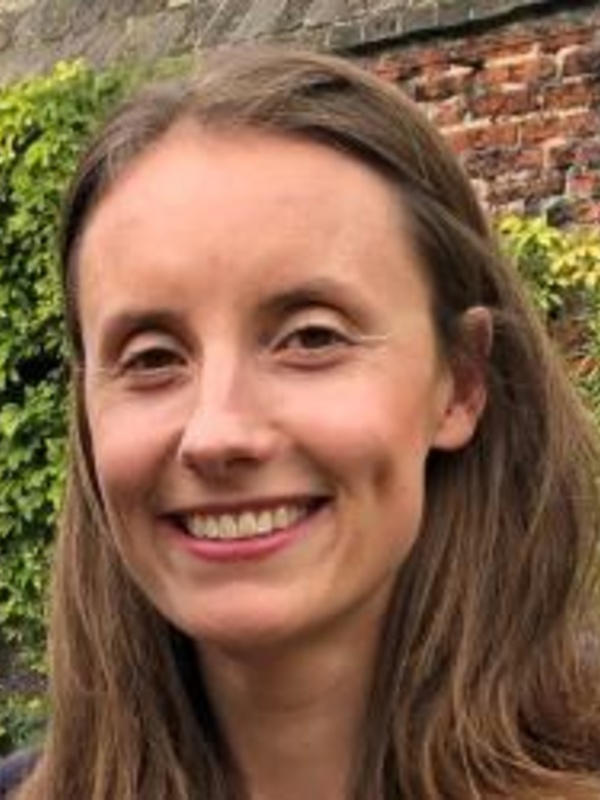 Dr Lucy MacGregor