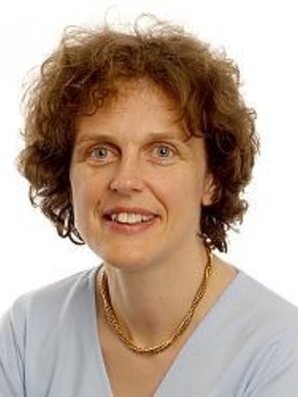 Dr Elizabeth Warburton