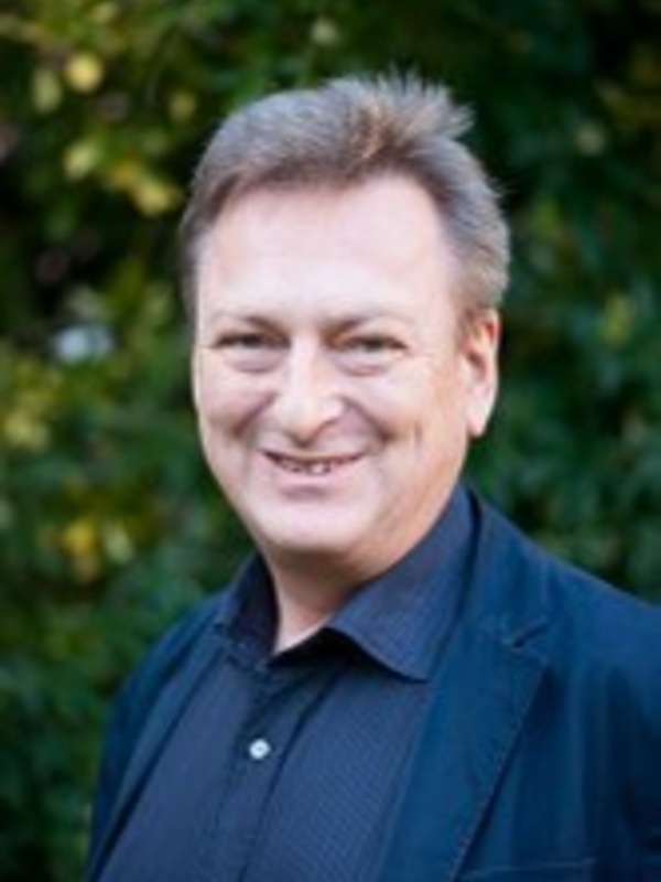 Dr Eivind Kahrs