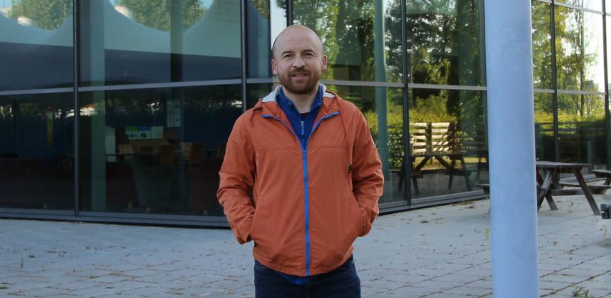 Dr Andrew Caines outside Cambridge Computer Lab